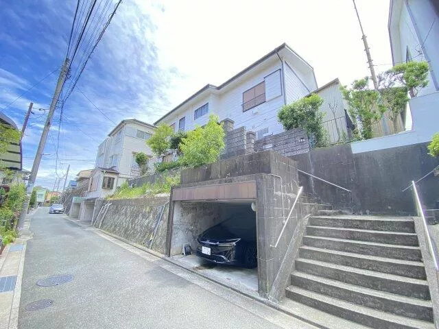Urakami-dai 2-chome, Yokosuka City (Yuraga Station) 2-story building 6LDK
