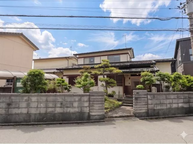 It is about a 9-minute walk to Fujinoki Kindergarten, making it a safe residential environment for families with children!