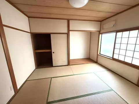 6-chome, Hamasaka, Tottori-shi, Tottori (Kozan Sta.) 2F 6DK

11,980,000 yen