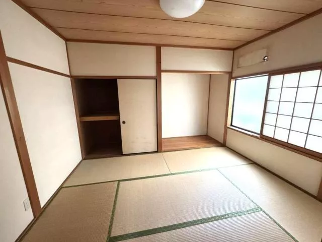 6-chome, Hamasaka, Tottori-shi, Tottori (Kozan Sta.) 2F 6DK

11,980,000 yen