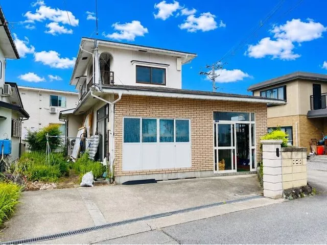 ■ A highly convenient living environment with easy access for commuting, schooling, and shopping.