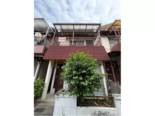 Used detached house, 3 stories, 3DK + attic, approximately 16 minutes on foot from Keihan Main Line 'Kuzuha Station'