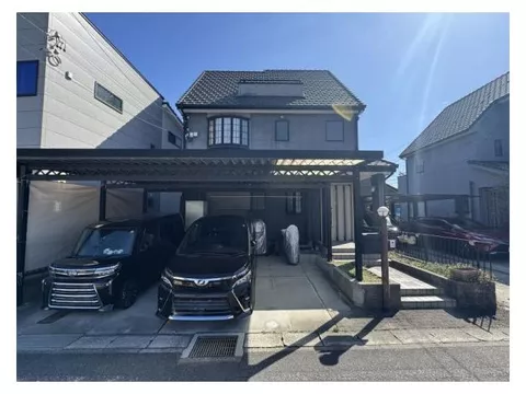 ☆Parallel parking for 2 cars possible☆With garden☆Each room has storage☆With carport