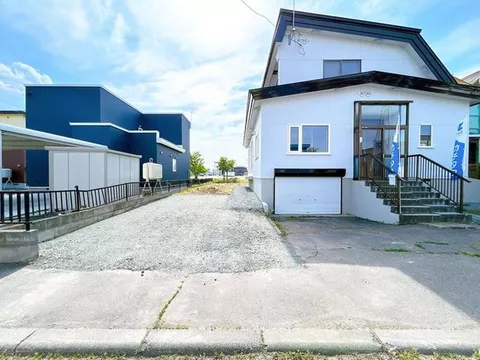 [Open House Held] Interior and exterior renovation completed / Parking for 3 cars available / Front road width approximately 8m