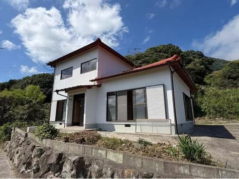 Spacious land of 84 tsubo on a high ground. From the house, you can enjoy a wonderful view of the sea spreading out in front of you.