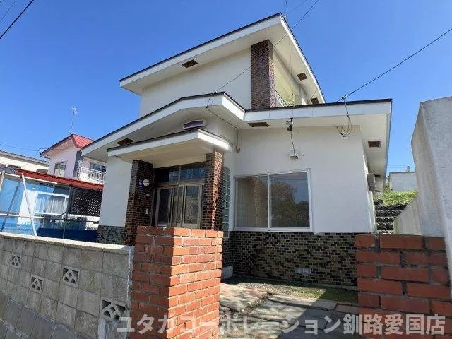 17 minutes by bus from JR Nemuro Main Line "Kushiro", 3 minutes on foot