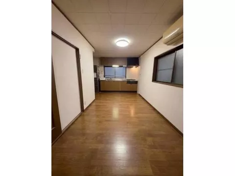 [Semi-express stop] About 8 minutes on foot from Keihan Main Line "Kayashima" station with built-in garage