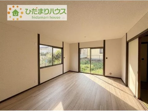 Immediate viewing and appointment available! Renovated property, 10 minutes on foot to Joy Foods - Image 3