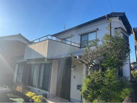 ■ Parking for 2 cars, two-story with garden ■ Spacious balcony approximately 8 tatami mats in size