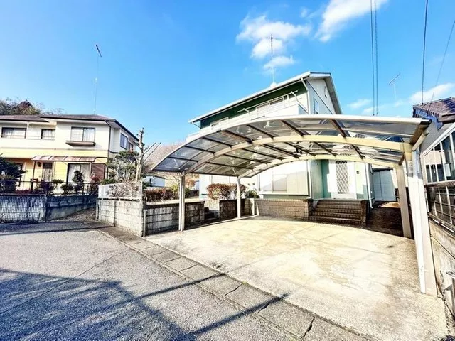 Move-in available within the year / New seismic standards compliant / Water facilities replaced / Parking for 2 cars available /