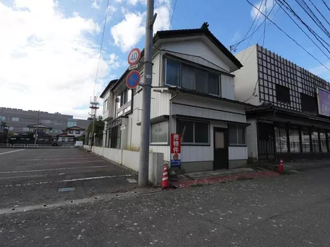 This is a used house in a quiet residential area.