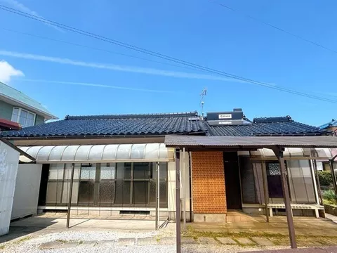 [Open House] Interior and exterior renovations planned / Single-story / Parking for 2 cars available / Southeast corner lot - Image 1