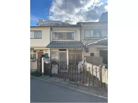 11 minutes on foot from Hankyu "Katsura Station"! The road in front is spacious at 6 meters! It is an area with abundant living facilities!