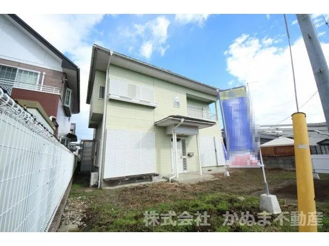A 4LDK used house with attic storage in a prime location 169m from the supermarket in Higashimachi.