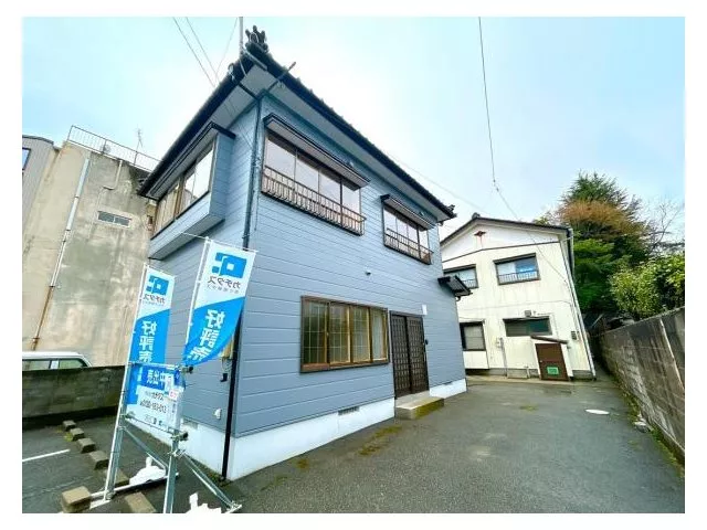 [Open House] Two units for sale: a 3LDK and an 11KK two-family house. Space for 4 or more standard cars in parallel.