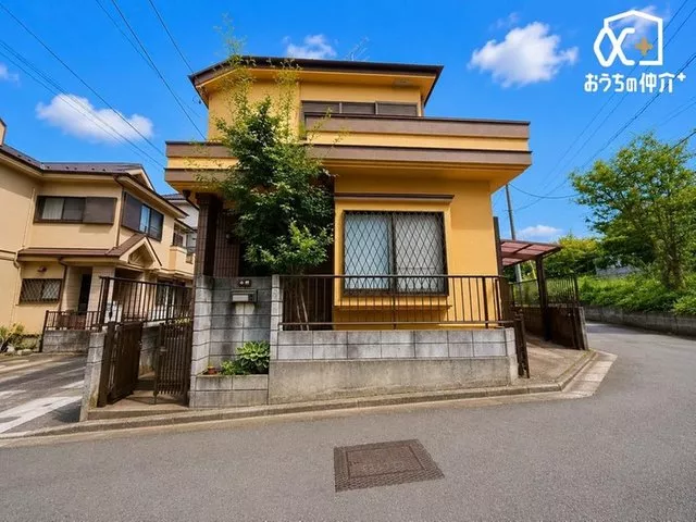 ■Corner lot with garden■Good sunlight exposure, exterior wall painting history available