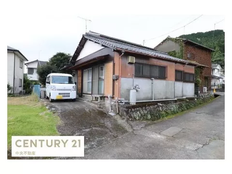 7DK; two cars can be parked in tandem; river occupation permit not applied for (the seller will handle the application process)