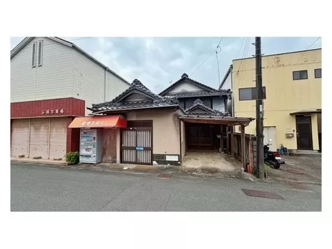 Commercial area accessible via W line!
