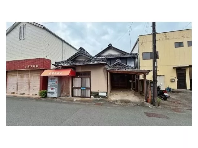 Commercial area accessible via W line!
