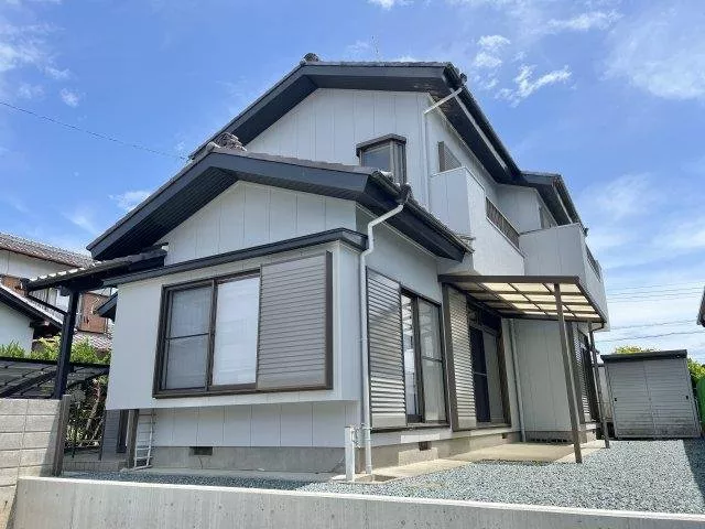 [Quiet residential area] [Newly replaced water facilities] [With carport]