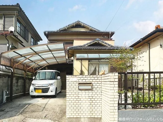 ■Many interior and exterior renovation histories■Includes a Japanese-style room of up to 10.5 tatami mats! Comes with a carport for one vehicle