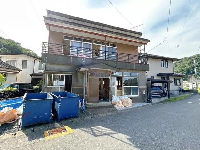 [Open House] Interior and exterior renovation planned / Additional insulation / Water facilities replacement / Parking for 2 cars available /