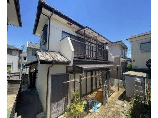 Supermarkets and convenience stores within a 10-minute walk♪ All rooms are over 6 tatami mats and south-facing! Comes with a garden!