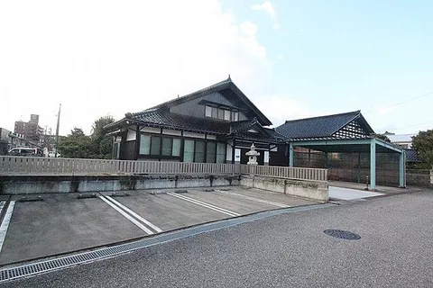 Used single-family home in Takaoka City, Nomura