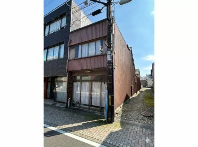 Takaoka City, Otemachi (Takaoka Station) 2-story building 6K