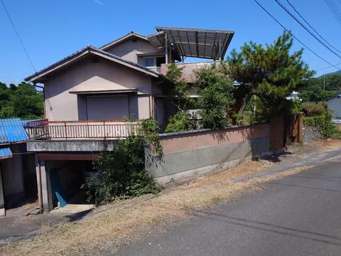 Iguchi, Kamiura-cho, Imabari-shi, Hyogo 3F 5LDK

980,000 yen