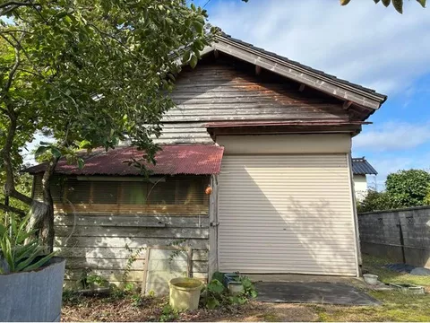 This is a recommended used warehouse for those looking for a materials storage area, business warehouse, or hobby workshop.