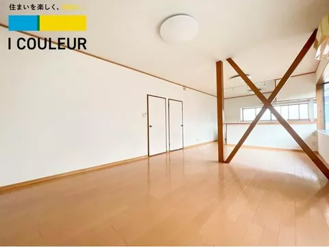 ¥25,000 per month × 5LDK / Immediate viewing available*. ▼19-tatami LDK ▼4-minute walk to convenience store ▼Ample storage