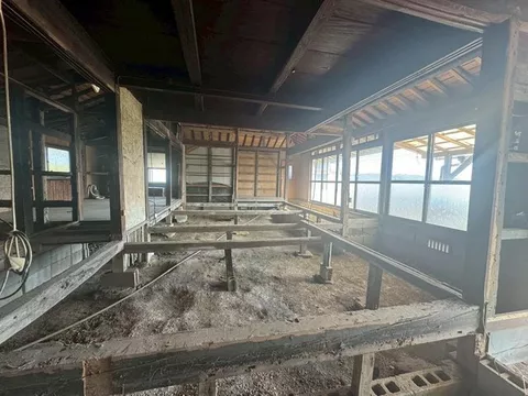 The house is almost in a skeleton state, so you can renovate it to your liking!