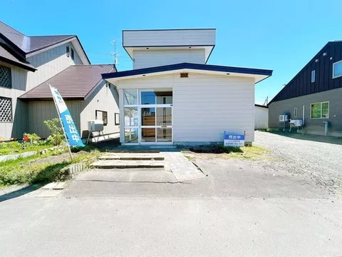 [Open House] Interior and exterior renovation planned / Water fixtures replacement / Parking for 2 cars available /