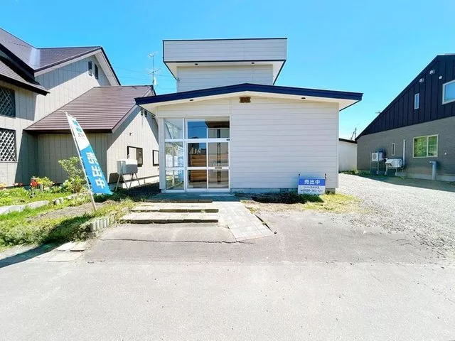 [Open House] Interior and exterior renovation planned / Water fixtures replacement / Parking for 2 cars available /