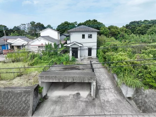 ◇Spacious lot of 123.95 tsubo◇1 minute to the sea◇4LDK + storage◇Pit garage◇Parking for 3 cars