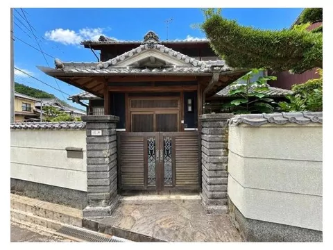 Spacious used single-family home with a site area of approximately 98 tsubo × a comfortable lifestyle utilizing the large site