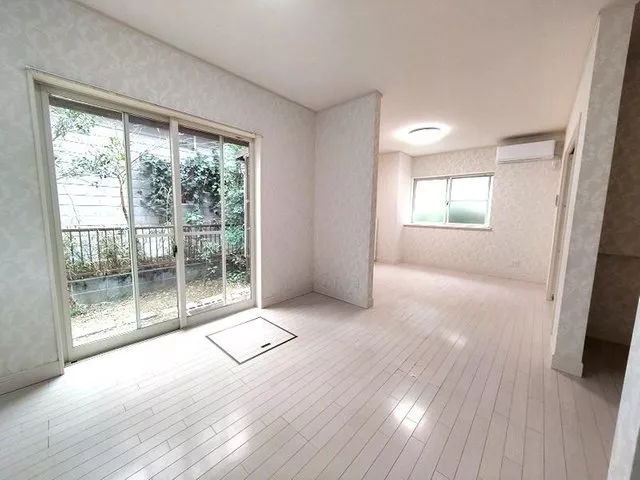 A lush living environment where you can hear the sound of the stream♪