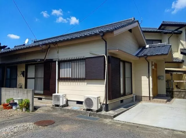 Niihama City, Sawatsu Town 1-chome (Niihama Station) Single-story building 2LDK