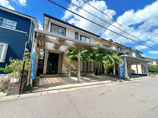 Open house event held, limited-time current sale until August 9, parking for 2 cars available