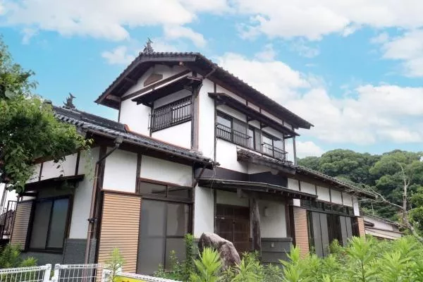 Iizuka City, Ikisu (Shin-Iizuka Station) 2-story building 5DK