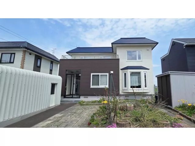 [Built in Heisei 8, 4LDK, Parking for 2 cars available, All rooms with storage]