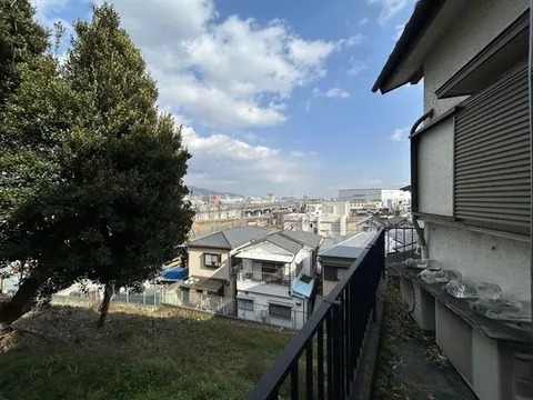 ■5DK layout■Living facilities within walking distance■Approximately 10 minutes on foot to elementary and junior high schools