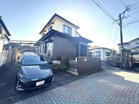 A second-hand house with a good view has come up in Imaizumi!! It is currently occupied, so please contact us in advance.