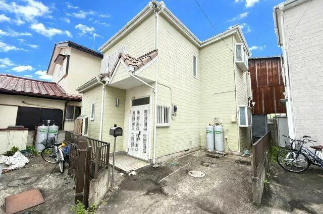 Ageo-shi, Oaza-Ueno (Ibusuki station) 2F 4DK

5.8 million yen