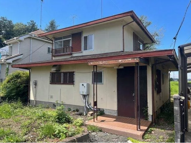 This property features an independent and highly functional washroom.