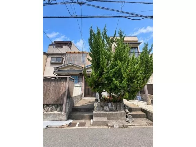 13 minutes on foot from Nankai Main Line Takaishi Station ◆ Convenient location for daily life with shopping facilities within a 10-minute walk