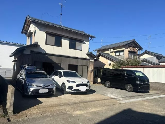 Open house scheduled / Interior and exterior renovation planned / Water fixtures replacement / Parking for 4 cars available /