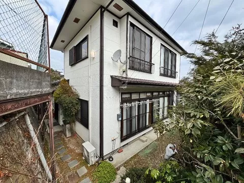 A 5DK residence standing on a lot of about 51 tsubo