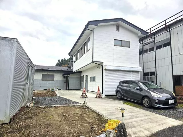 Oshu City, Maezawa Kojou Aza Hira (Maezawa Station) 2-story 5LDK